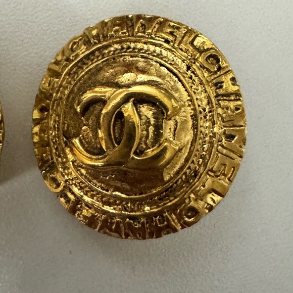 Vintage Chanel Clip On Earrings - Picture 2 of 4